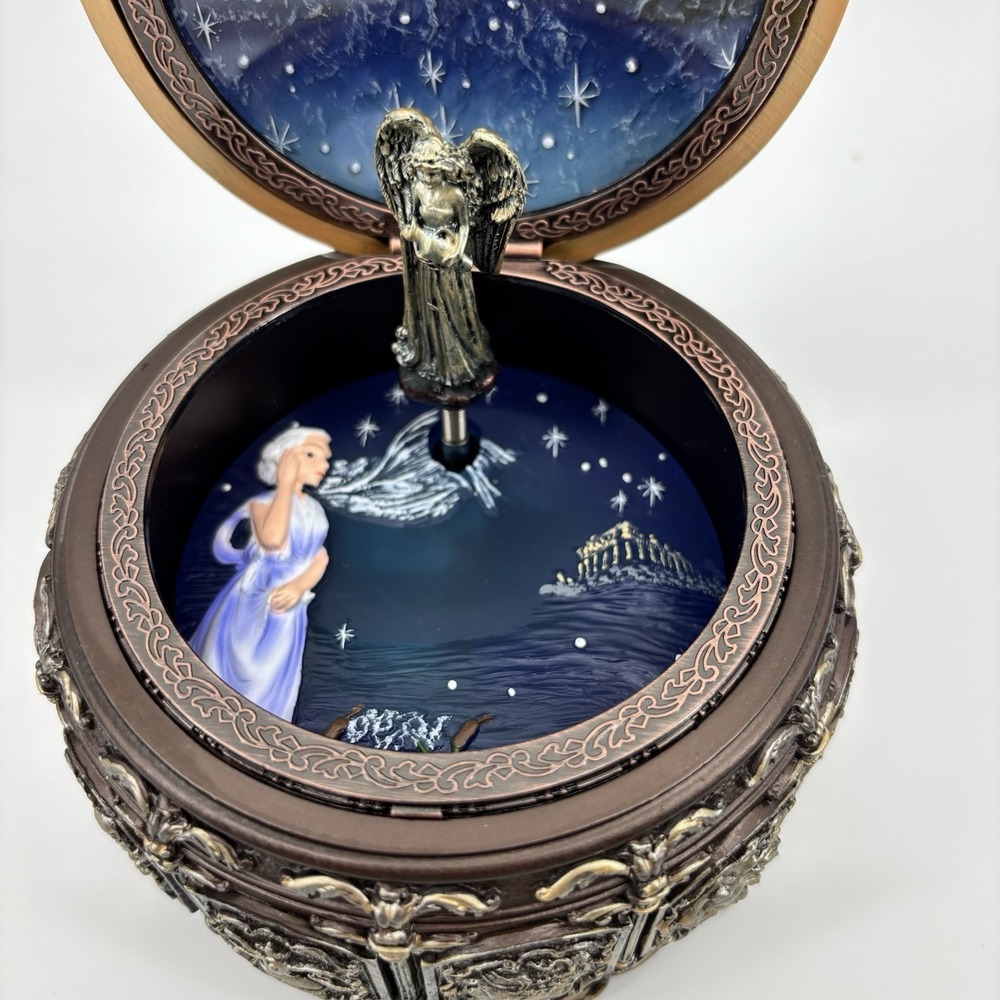 Sankyo Musical Box with Twinkling LED Lights & Zodiac Patterns -‎ Vtg Charm Read
